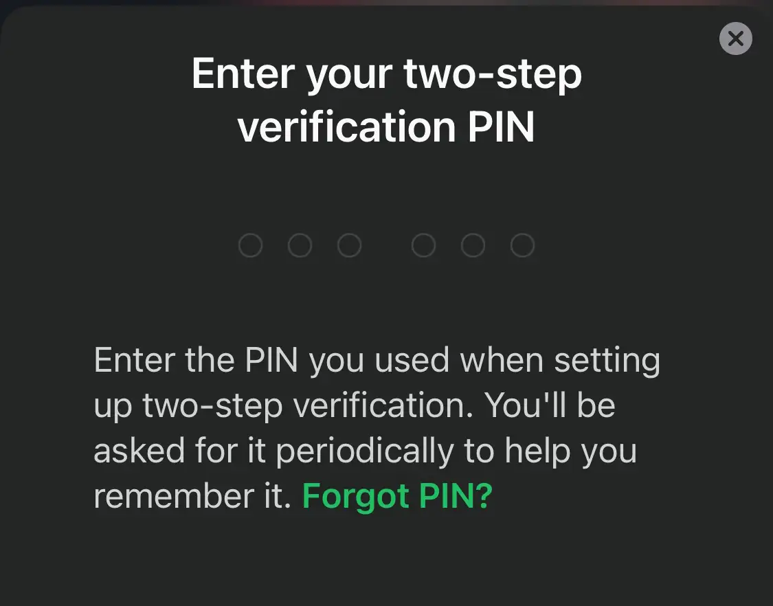 Экран двухэтапной верификации WhatsApp с иконкой закрытия